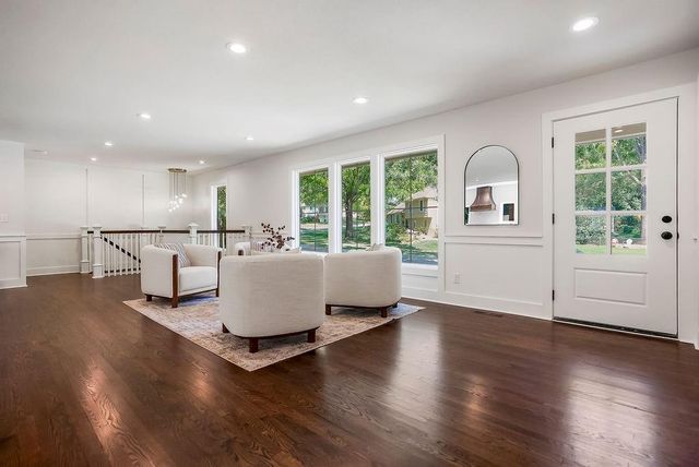 10120 Glenwood Street, Overland Park, KS 66212