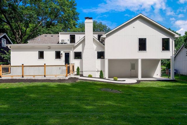10120 Glenwood Street, Overland Park, KS 66212