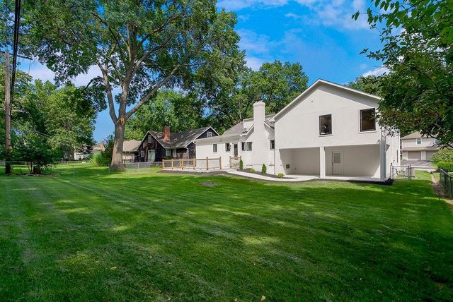 10120 Glenwood Street, Overland Park, KS 66212