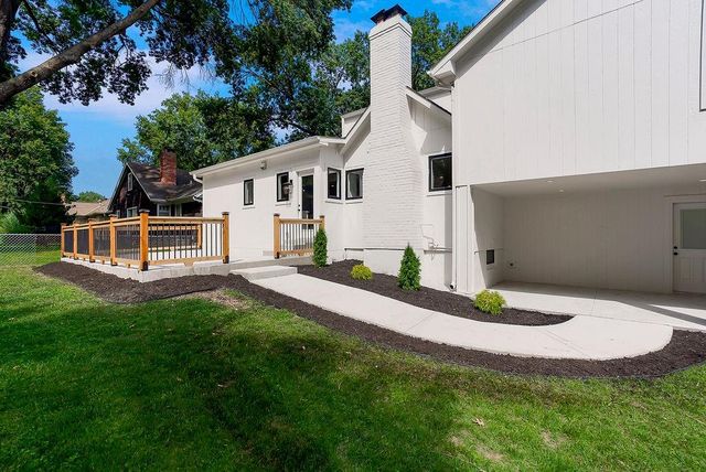 10120 Glenwood Street, Overland Park, KS 66212