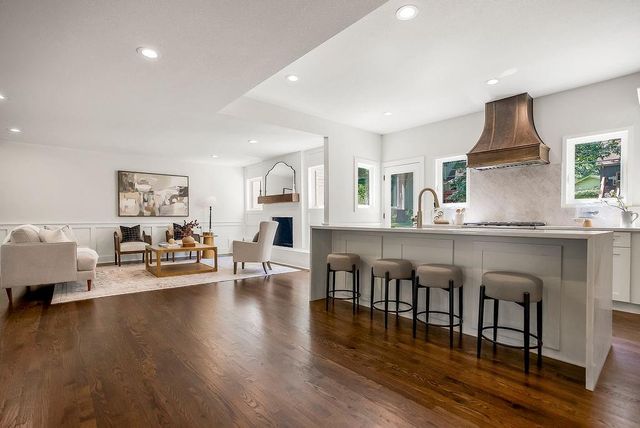 10120 Glenwood Street, Overland Park, KS 66212