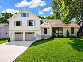10120 Glenwood Street, Overland Park, KS 66212