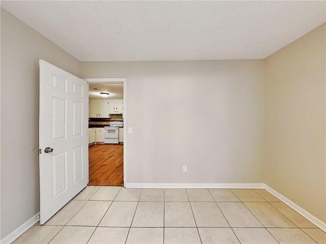 1289 Knoll Court NW, Conyers, GA 30012