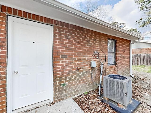 1289 Knoll Court NW, Conyers, GA 30012