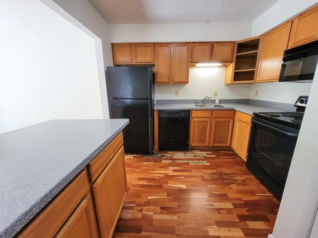 195 Ledgewood Cir Apt 102, Burlington, VT 05401