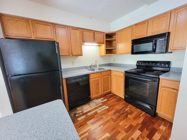 195 Ledgewood Cir Apt 102, Burlington, VT 05401