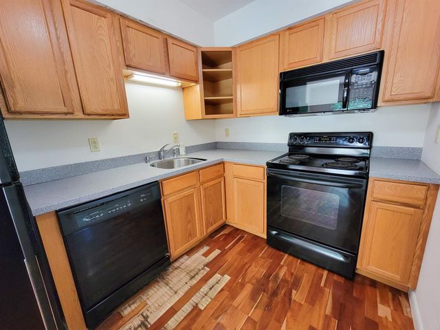 195 Ledgewood Cir Apt 102, Burlington, VT 05401