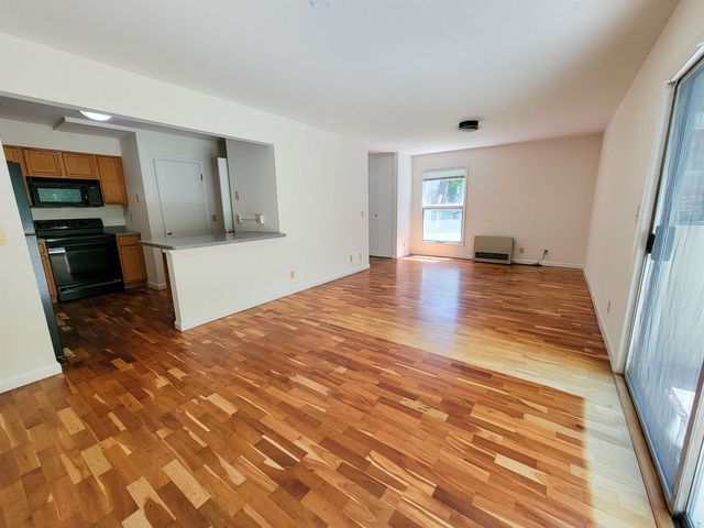 195 Ledgewood Cir Apt 102, Burlington, VT 05401