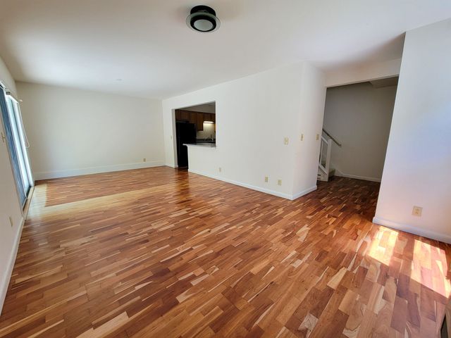 195 Ledgewood Cir Apt 102, Burlington, VT 05401