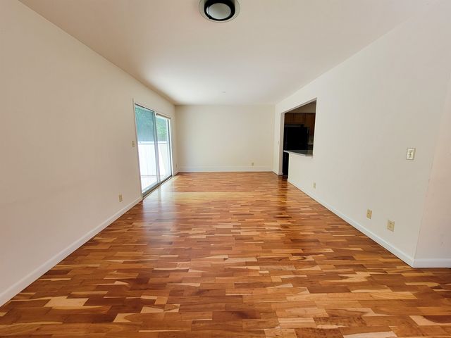 195 Ledgewood Cir Apt 102, Burlington, VT 05401