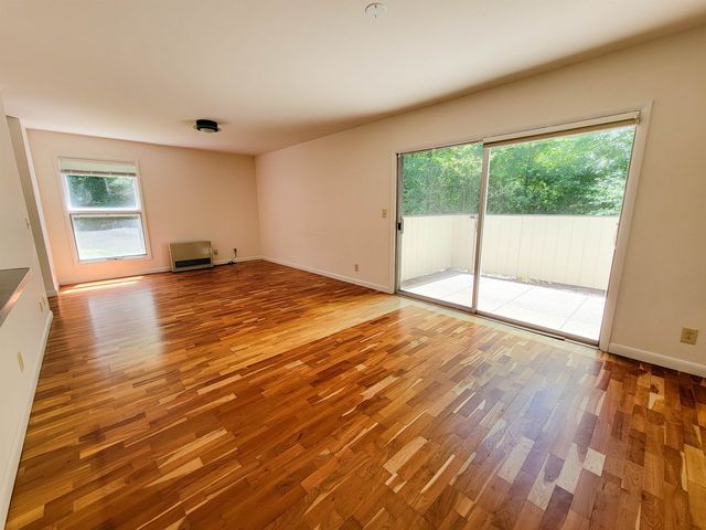 195 Ledgewood Cir Apt 102, Burlington, VT 05401