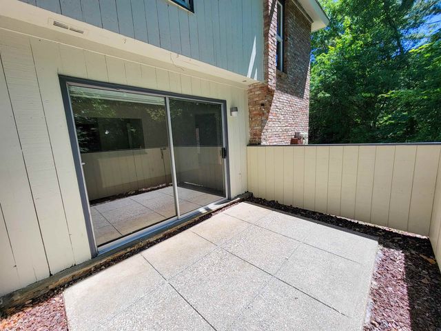 195 Ledgewood Cir Apt 102, Burlington, VT 05401