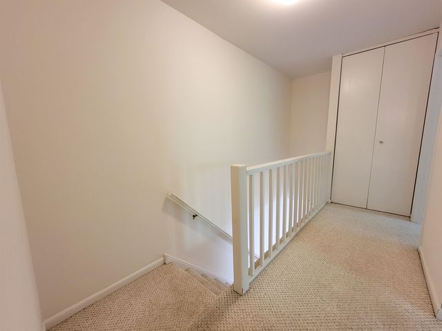 195 Ledgewood Cir Apt 102, Burlington, VT 05401