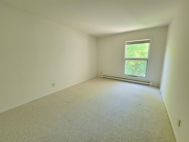 195 Ledgewood Cir Apt 102, Burlington, VT 05401