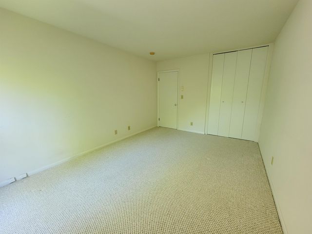 195 Ledgewood Cir Apt 102, Burlington, VT 05401