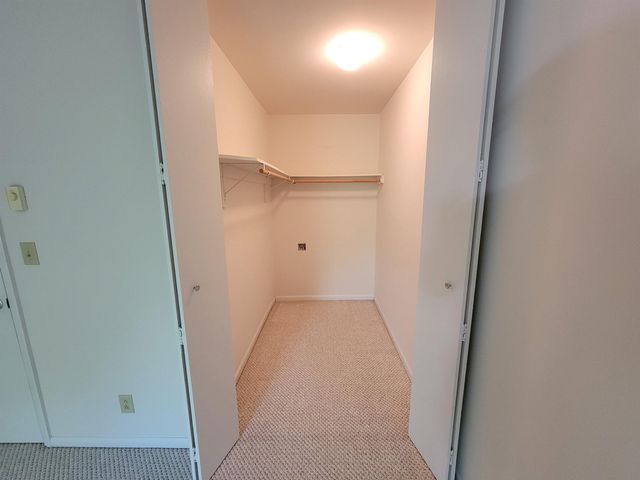 195 Ledgewood Cir Apt 102, Burlington, VT 05401