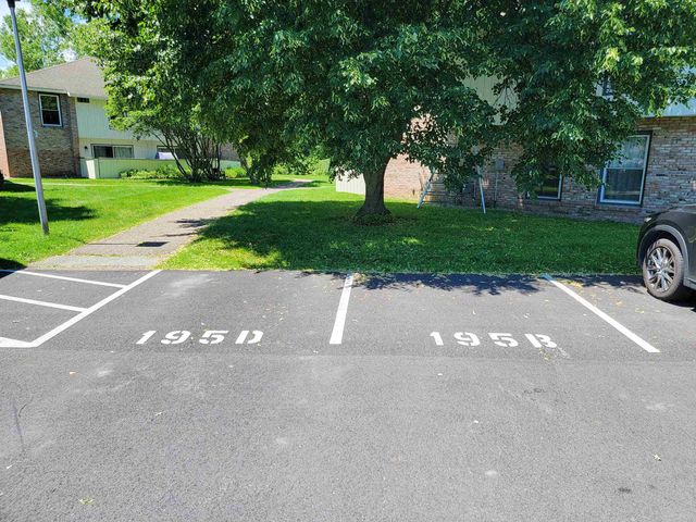 195 Ledgewood Cir Apt 102, Burlington, VT 05401