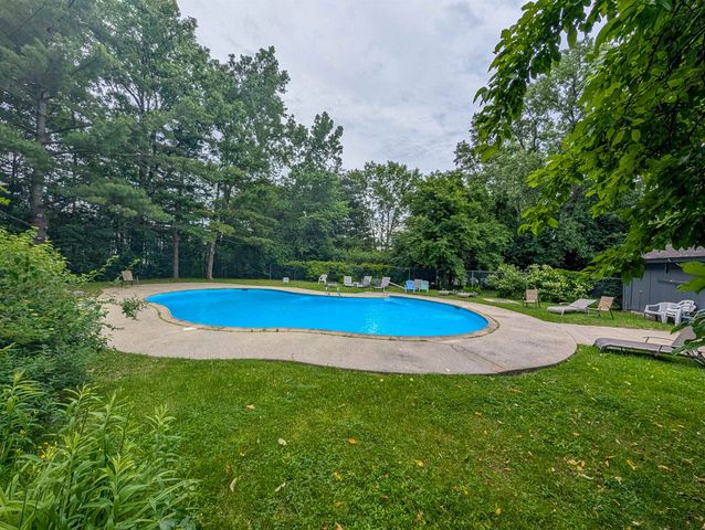 195 Ledgewood Cir Apt 102, Burlington, VT 05401