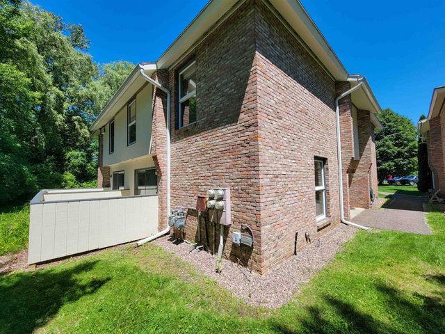 195 Ledgewood Cir Apt 102, Burlington, VT 05401