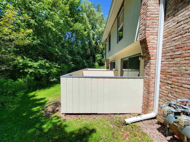 195 Ledgewood Cir Apt 102, Burlington, VT 05401