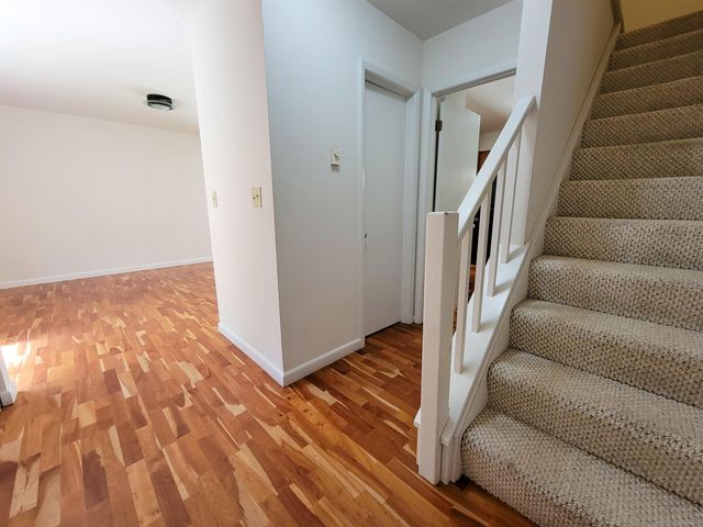 195 Ledgewood Cir Apt 102, Burlington, VT 05401
