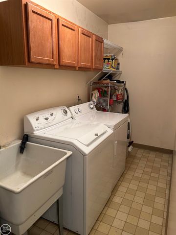 2247 Cumberland Drive, Troy, MI 48085