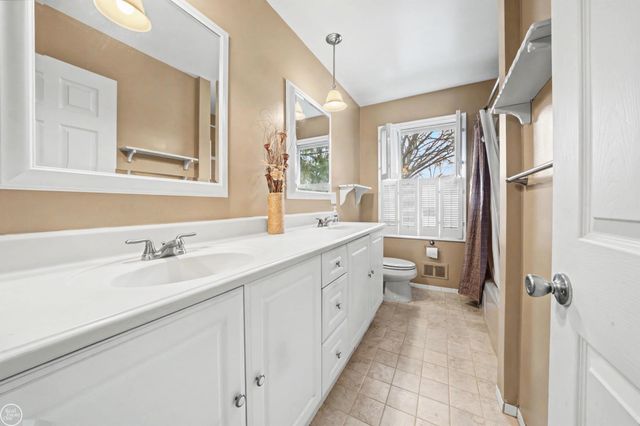 2247 Cumberland Drive, Troy, MI 48085