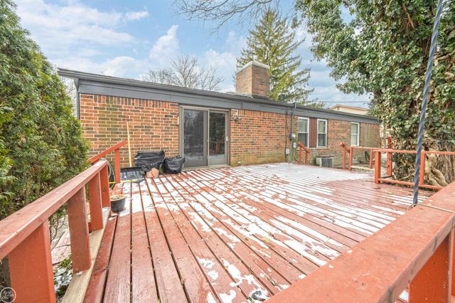 2247 Cumberland Drive, Troy, MI 48085