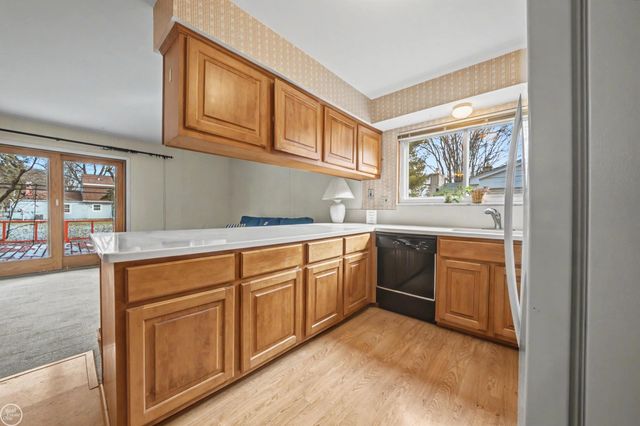 2247 Cumberland Drive, Troy, MI 48085