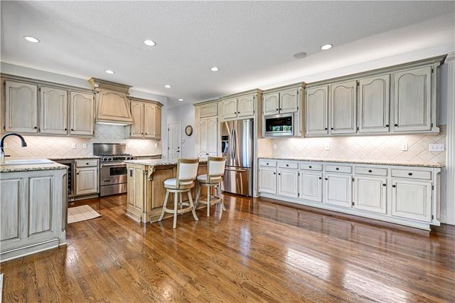 5013 W 150TH Street, Leawood, KS 66224