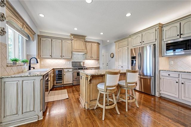 5013 W 150TH Street, Leawood, KS 66224