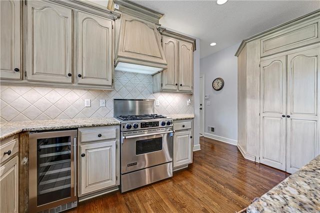 5013 W 150TH Street, Leawood, KS 66224