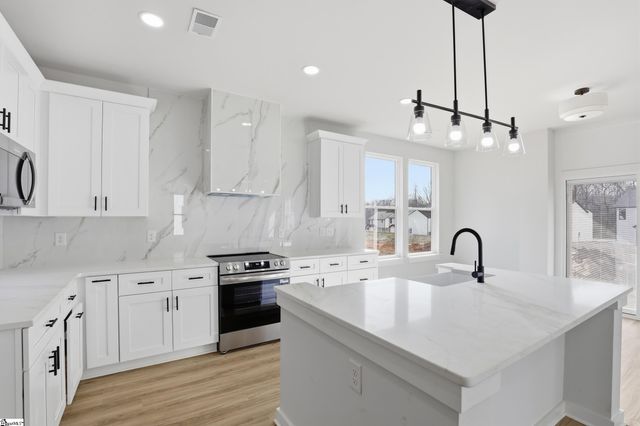 170 Buncombe Street, Woodruff, SC 29388