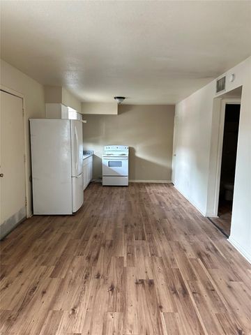 201 Sands Street 19, Angleton, TX 77515