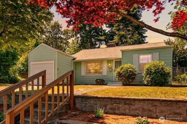 8221 23rd Avenue NE, Seattle, WA 98115