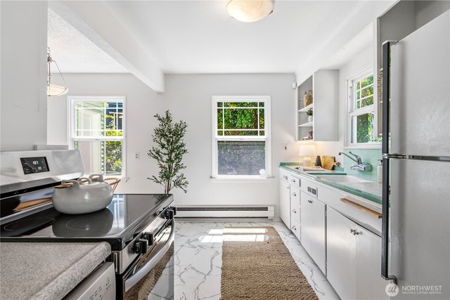 8221 23rd Avenue NE, Seattle, WA 98115