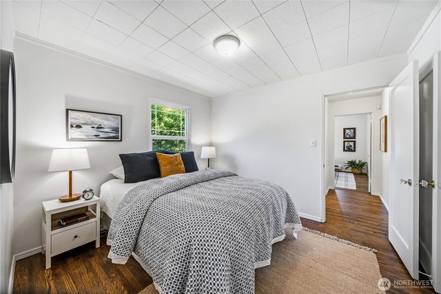 8221 23rd Avenue NE, Seattle, WA 98115