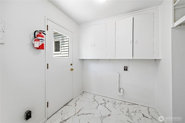 8221 23rd Avenue NE, Seattle, WA 98115