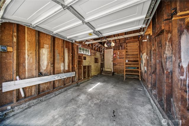 8221 23rd Avenue NE, Seattle, WA 98115
