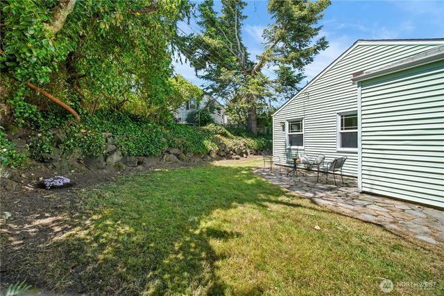 8221 23rd Avenue NE, Seattle, WA 98115