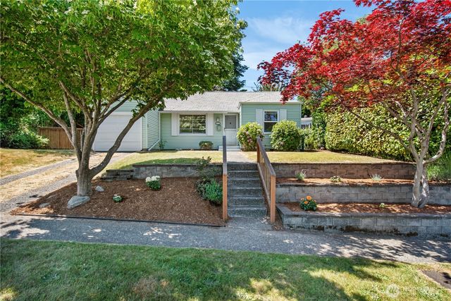 8221 23rd Avenue NE, Seattle, WA 98115