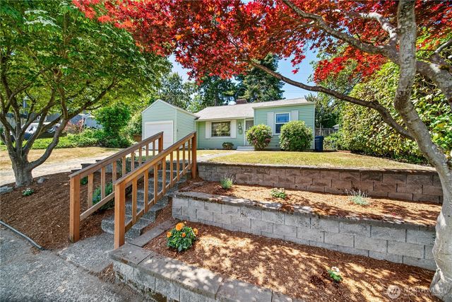 8221 23rd Avenue NE, Seattle, WA 98115