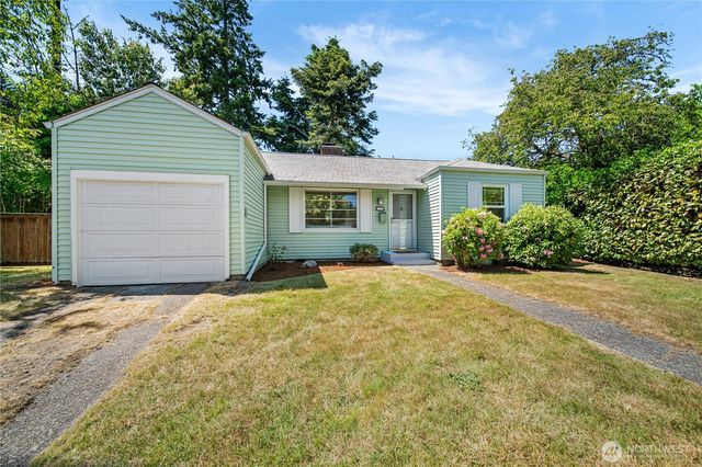 8221 23rd Avenue NE, Seattle, WA 98115