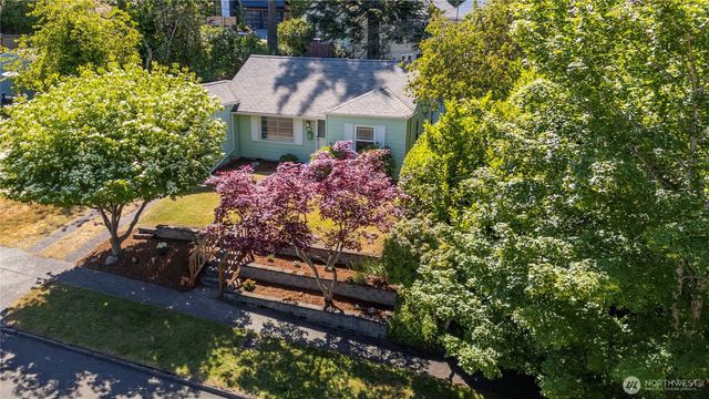 8221 23rd Avenue NE, Seattle, WA 98115