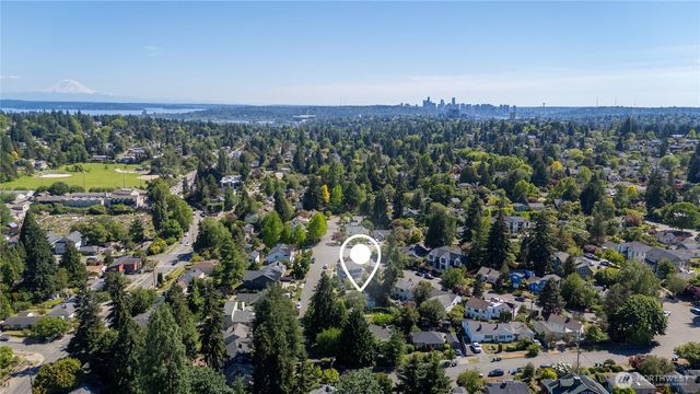 8221 23rd Avenue NE, Seattle, WA 98115