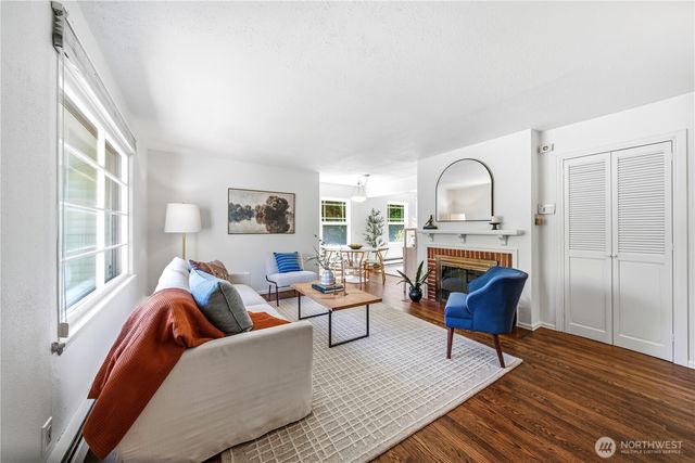 8221 23rd Avenue NE, Seattle, WA 98115