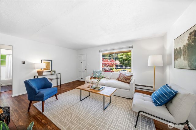 8221 23rd Avenue NE, Seattle, WA 98115