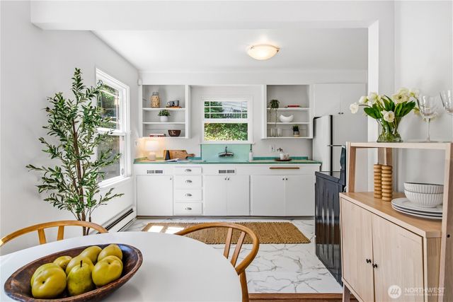 8221 23rd Avenue NE, Seattle, WA 98115