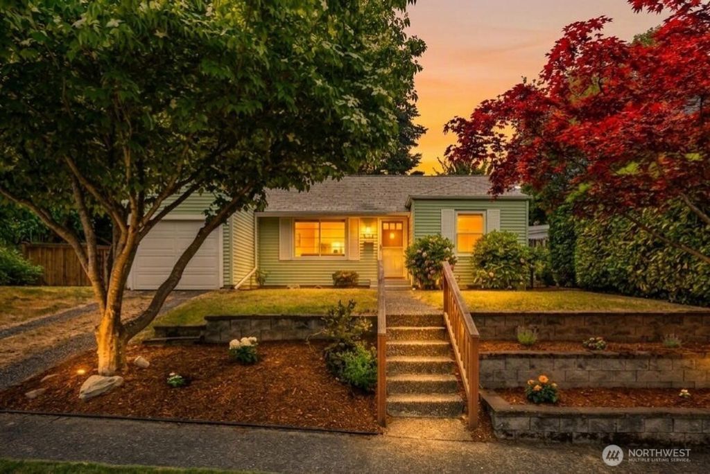 8221 23rd Avenue NE, Seattle, WA 98115