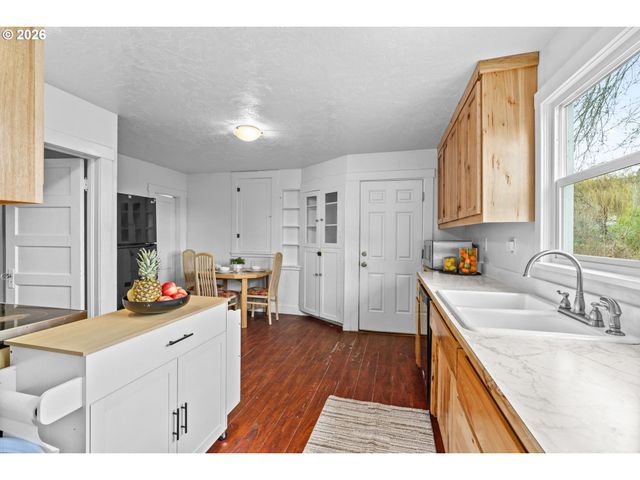 80388 TERRITORIAL Hwy, Eugene, OR 97405